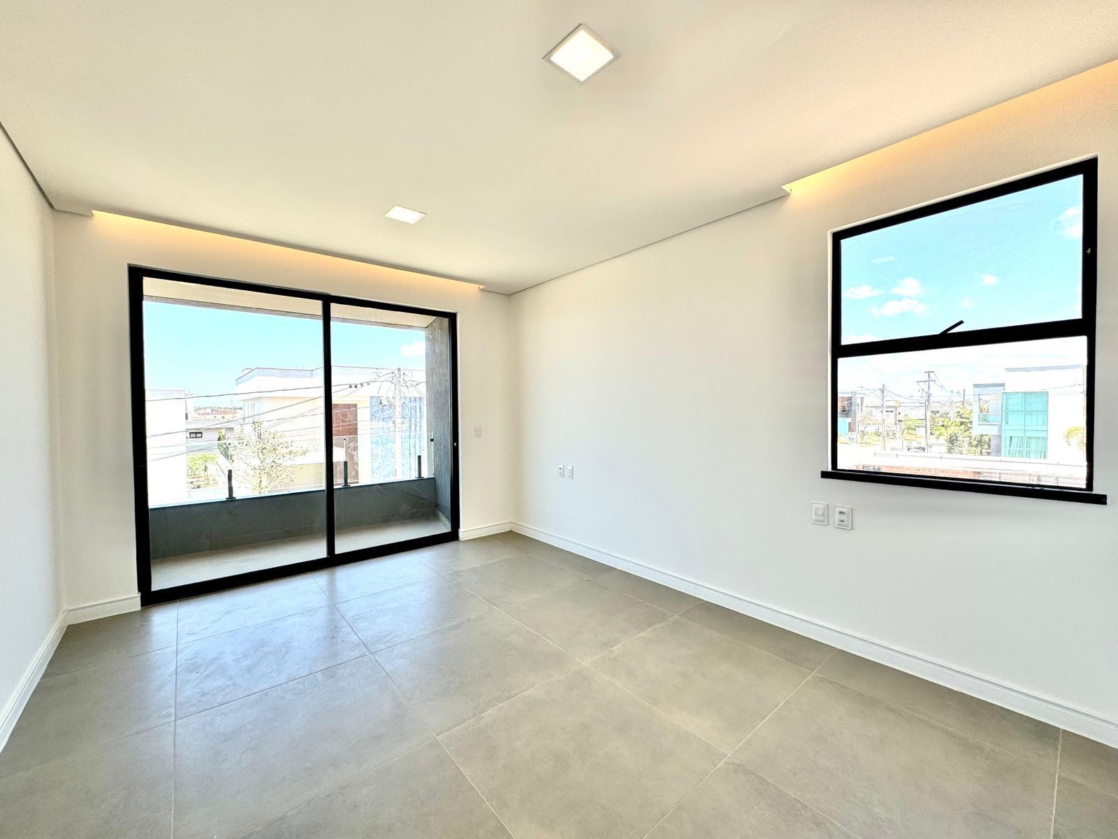 (ca8226) uma casa localizada no alphaville medindo 330m².