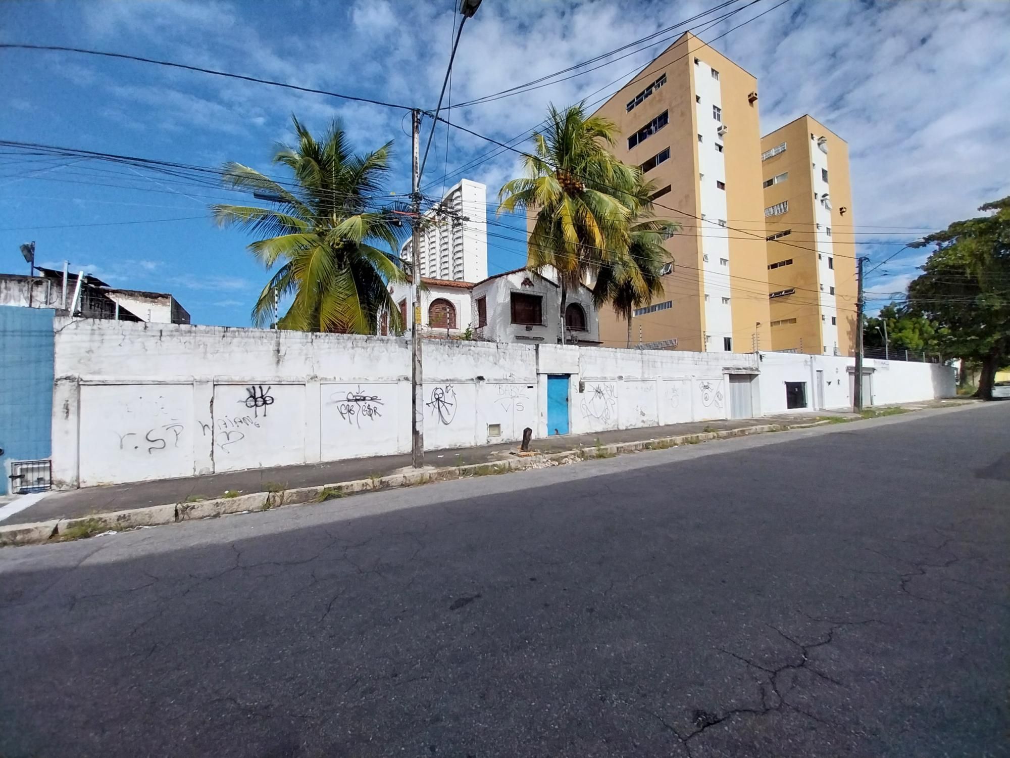 Casa à venda com 7 quartos, 256m² - Foto 3