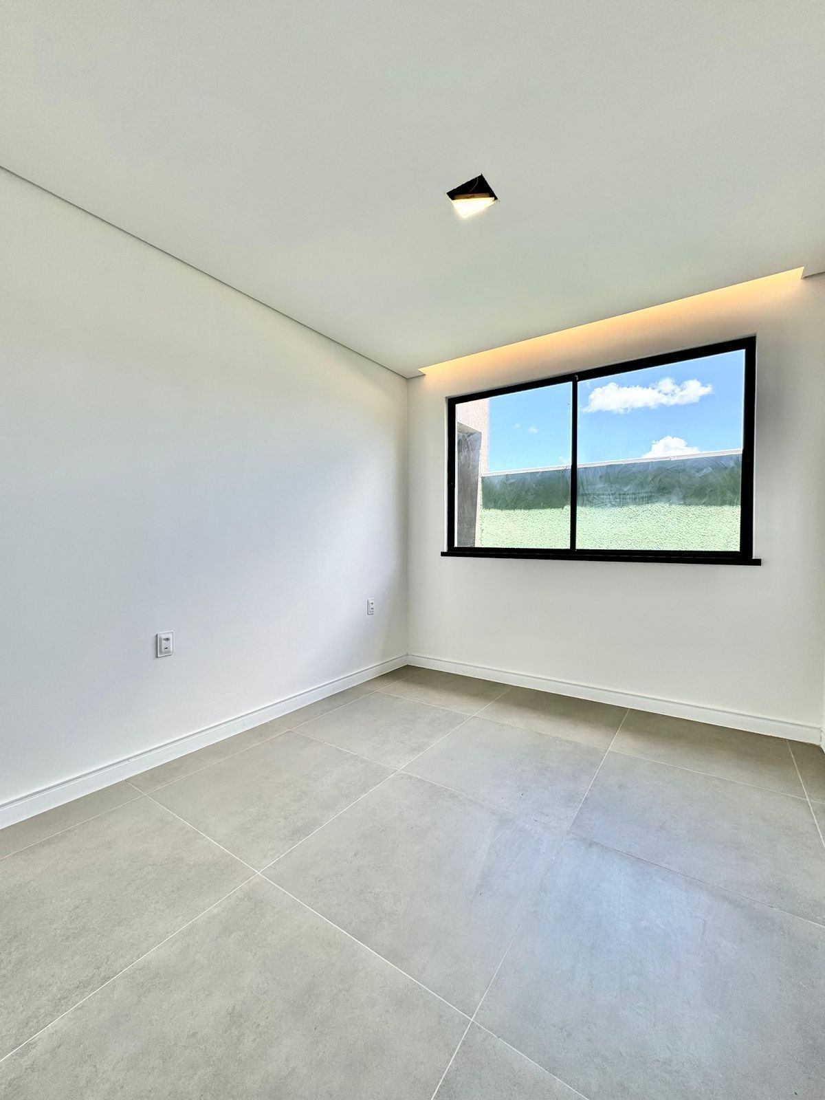 (ca8226) uma casa localizada no alphaville medindo 330m².