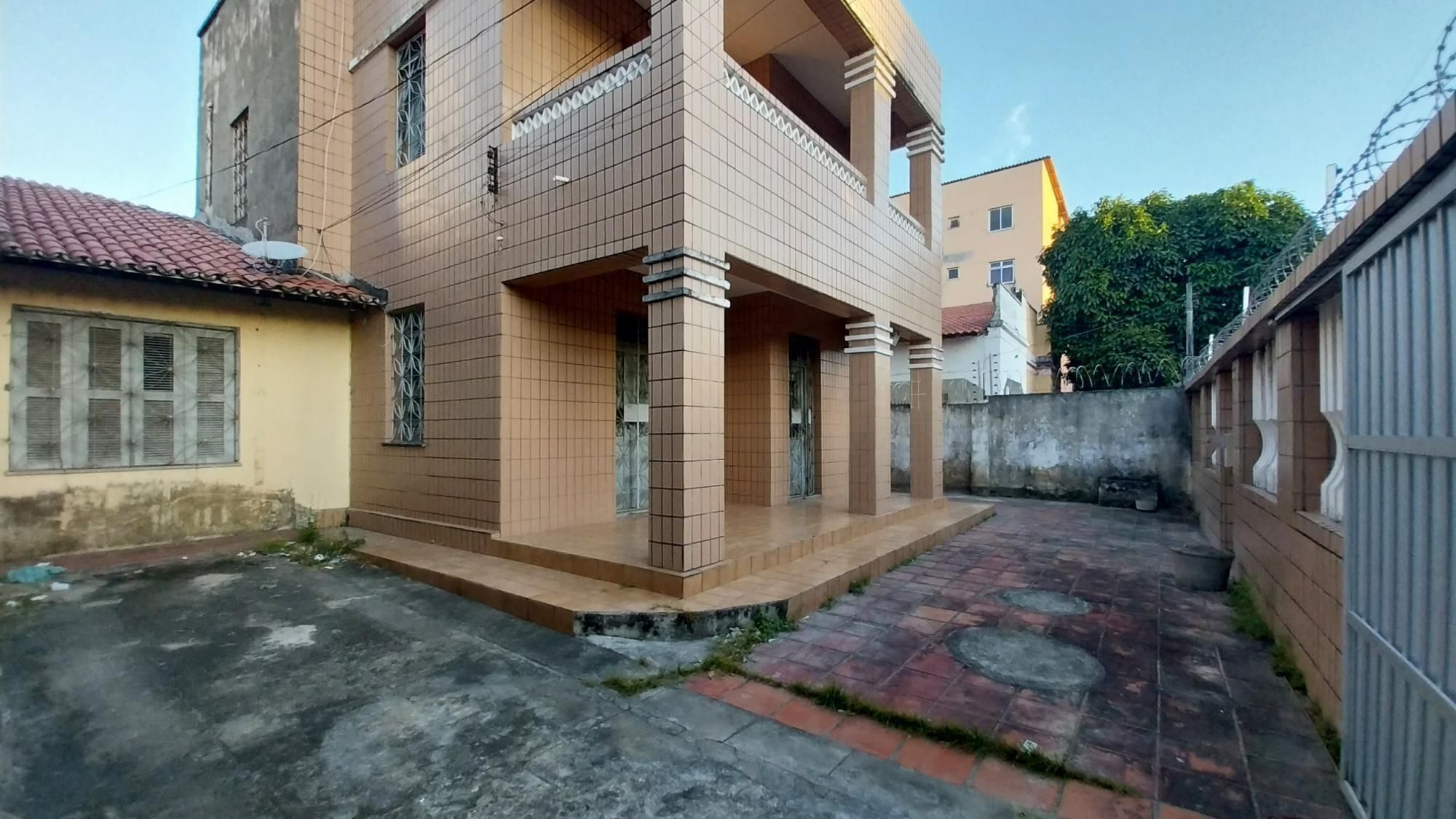 Prédio Inteiro para alugar com 8 quartos, 690m² - Foto 1