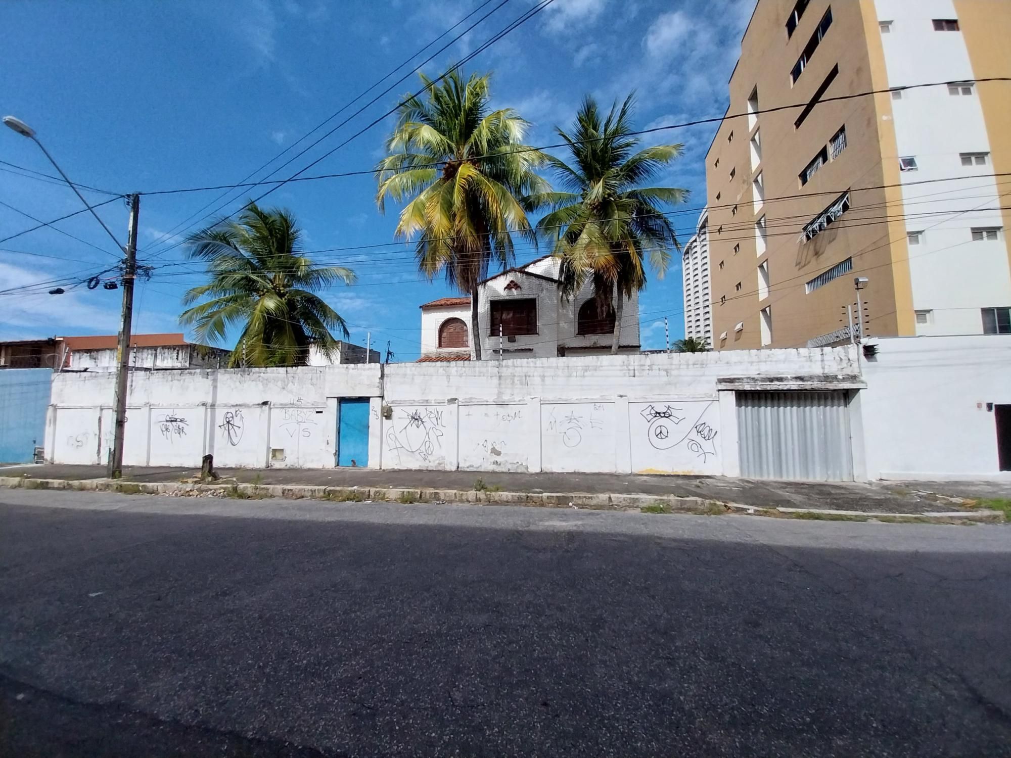 Casa à venda com 7 quartos, 256m² - Foto 2