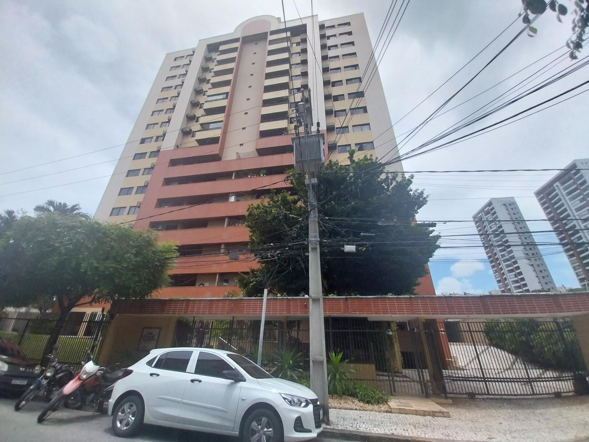 Apartamento para alugar com 4 quartos, 132m² - Foto 2