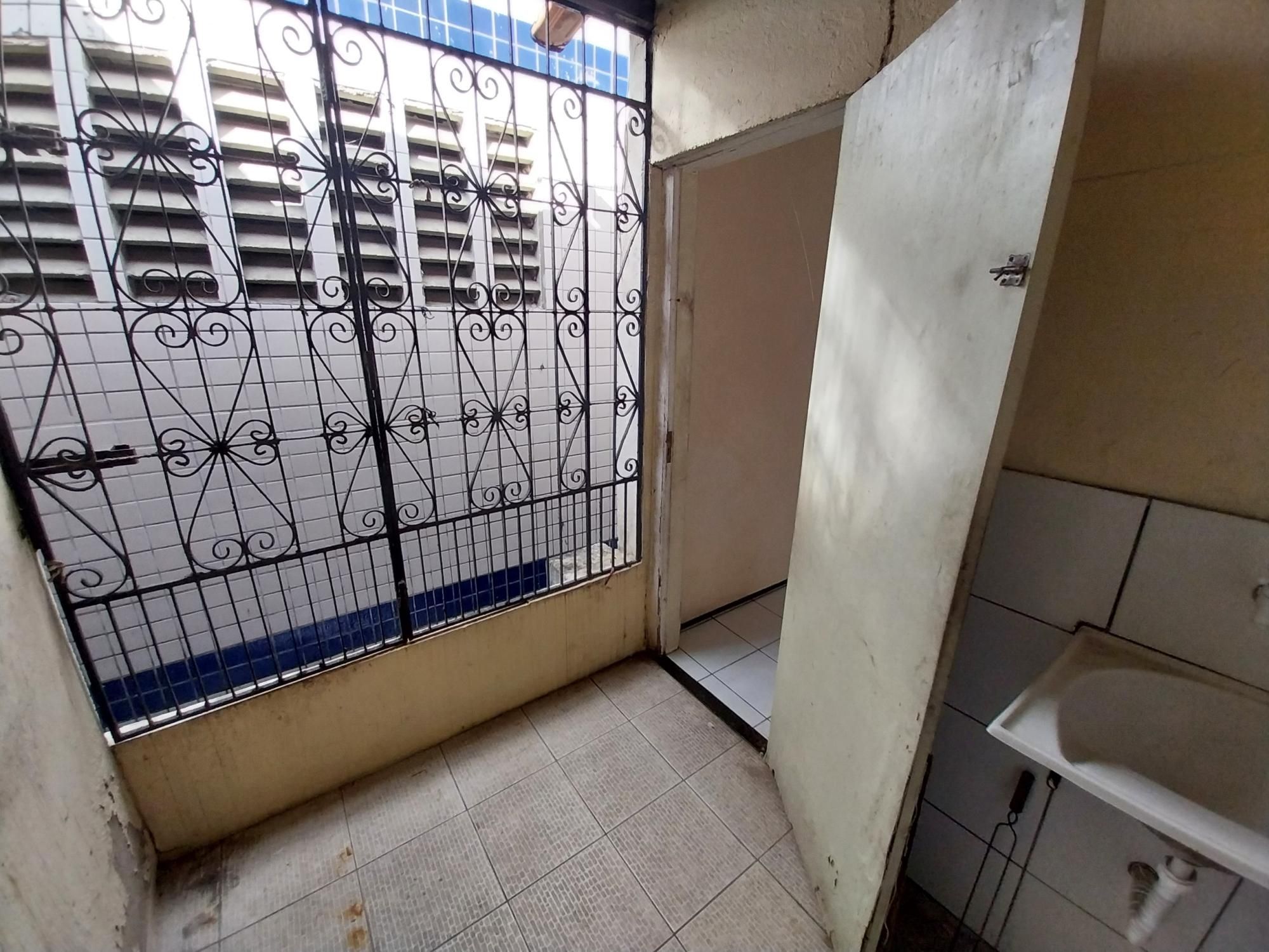 Casa Comercial à venda com 5 quartos, 241m² - Foto 49