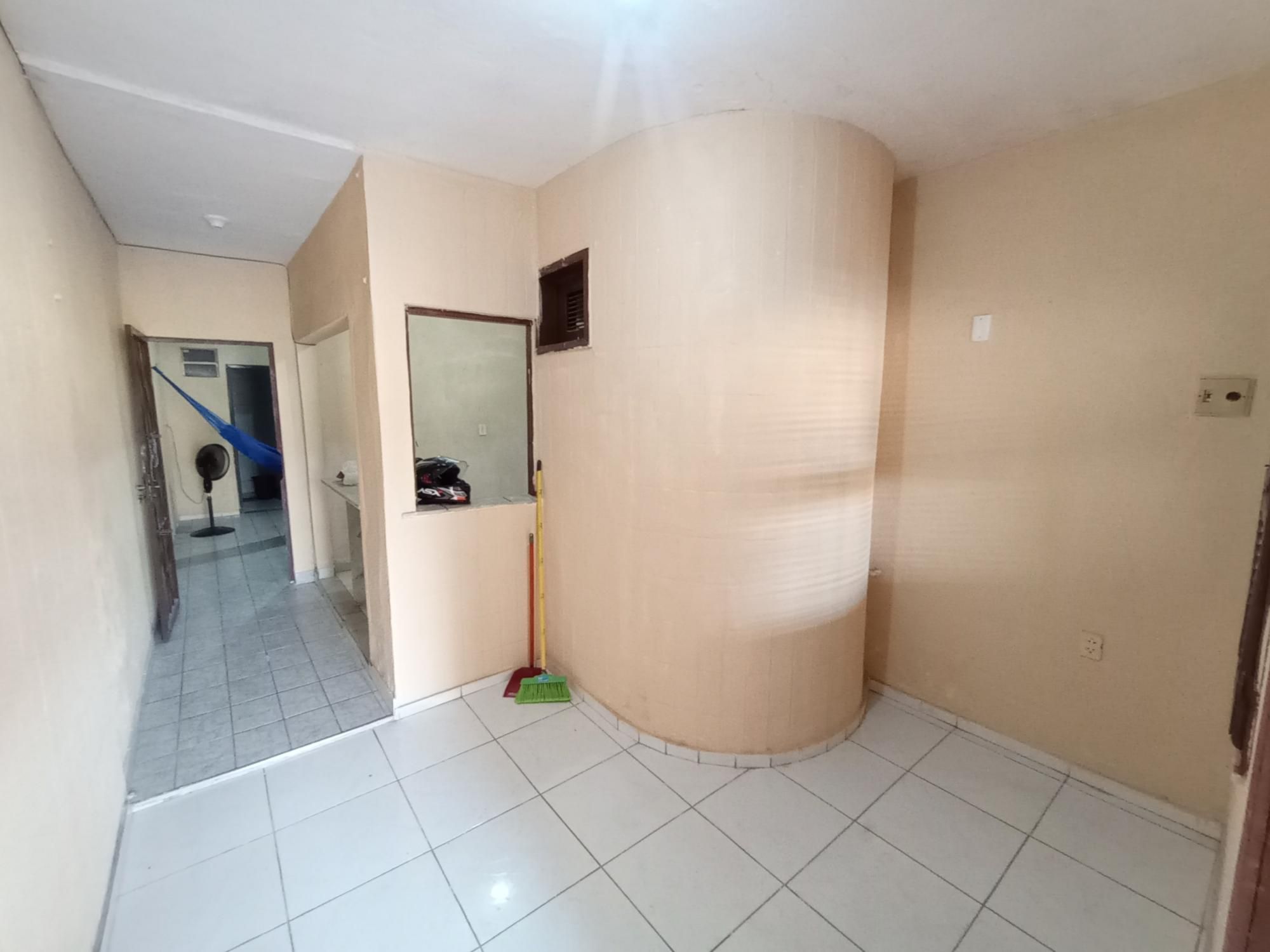 Casa à venda com 5 quartos, 306m² - Foto 3