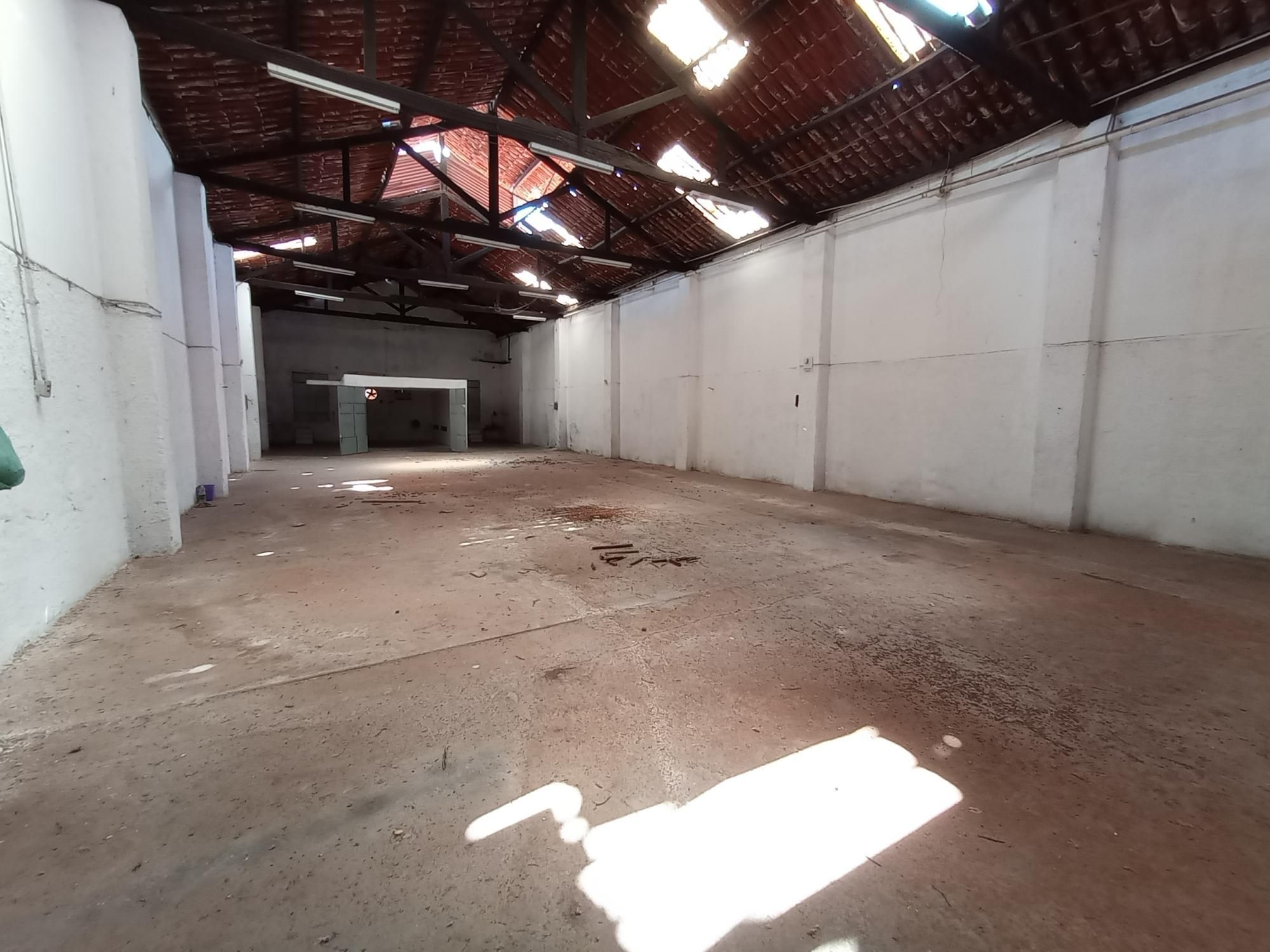 Depósito-Galpão-Armazém para alugar com 3 quartos, 400m² - Foto 18