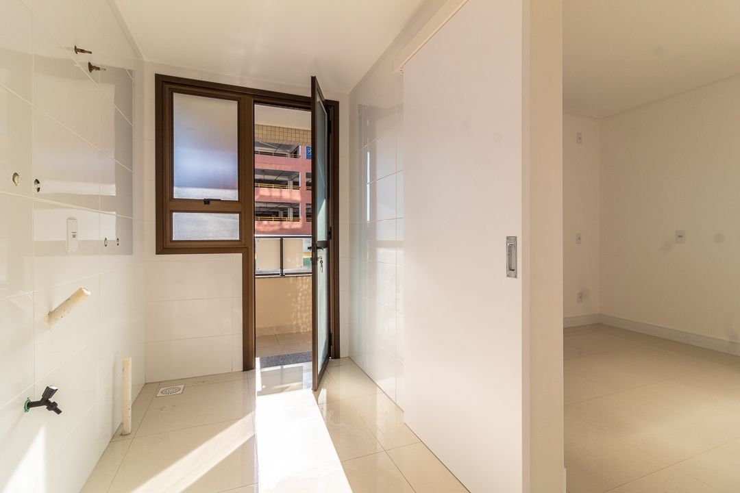 Apartamento à venda com 3 quartos, 179m² - Foto 3