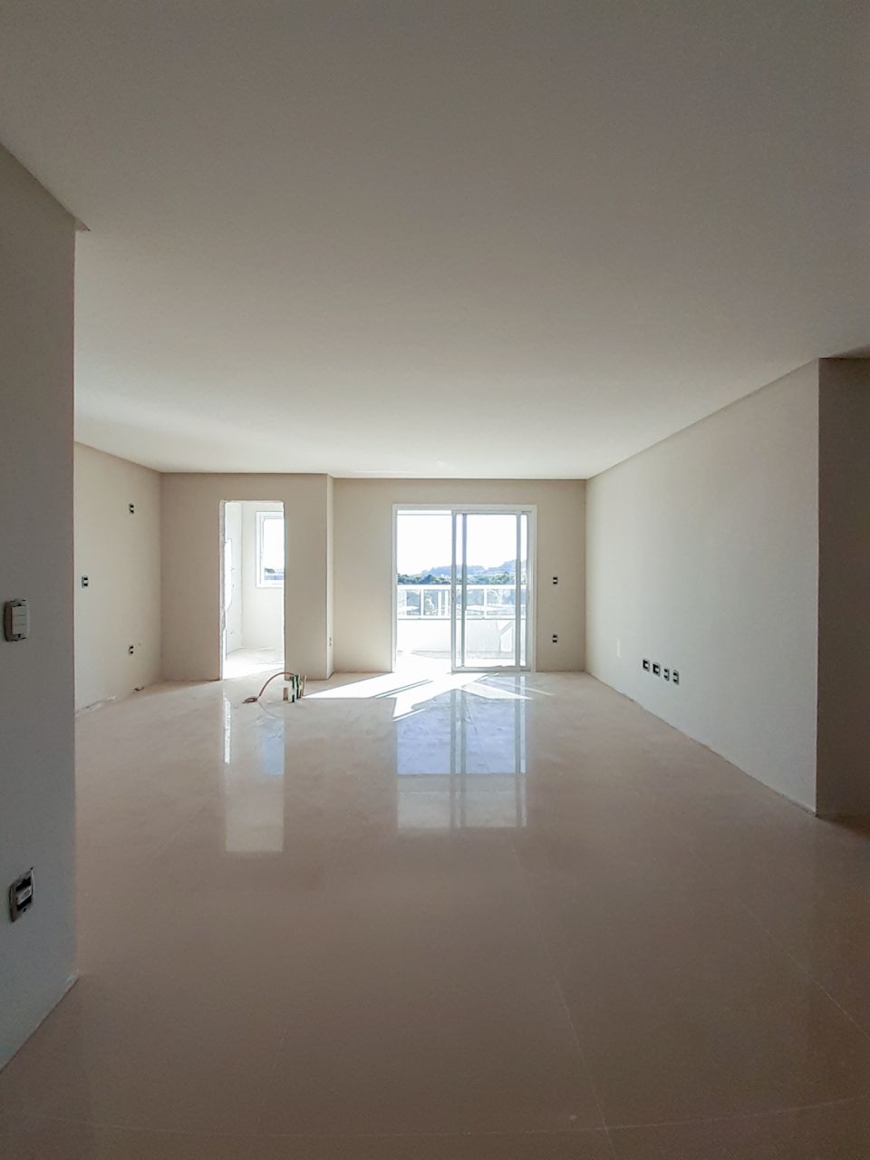 Apartamento à venda com 3 quartos, 95m² - Foto 2