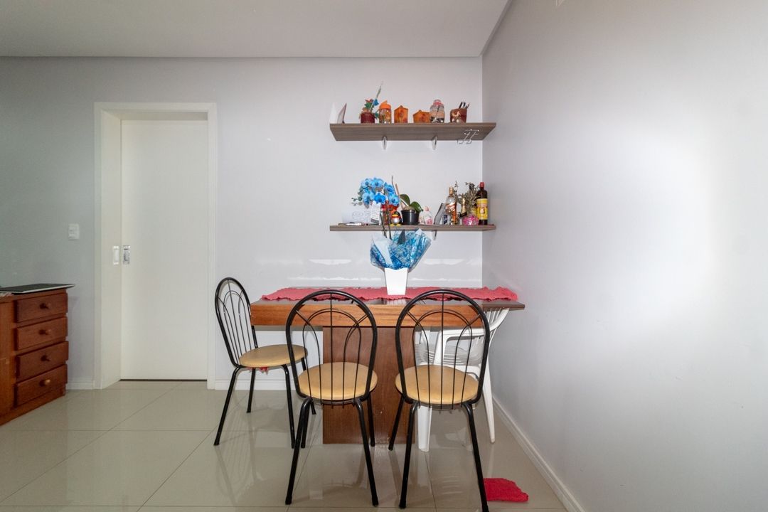 Apartamento à venda com 2 quartos, 65m² - Foto 3