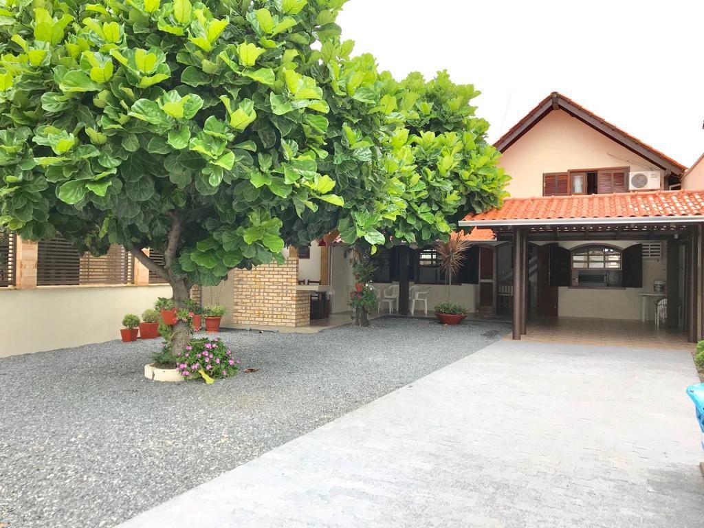 Casa para alugar  no Bombas - Bombinhas, SC. Imóveis