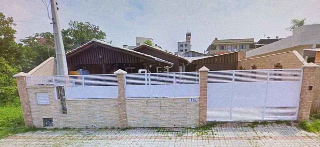 Casa à venda  no Zé Amândio - Bombinhas, SC. Imóveis