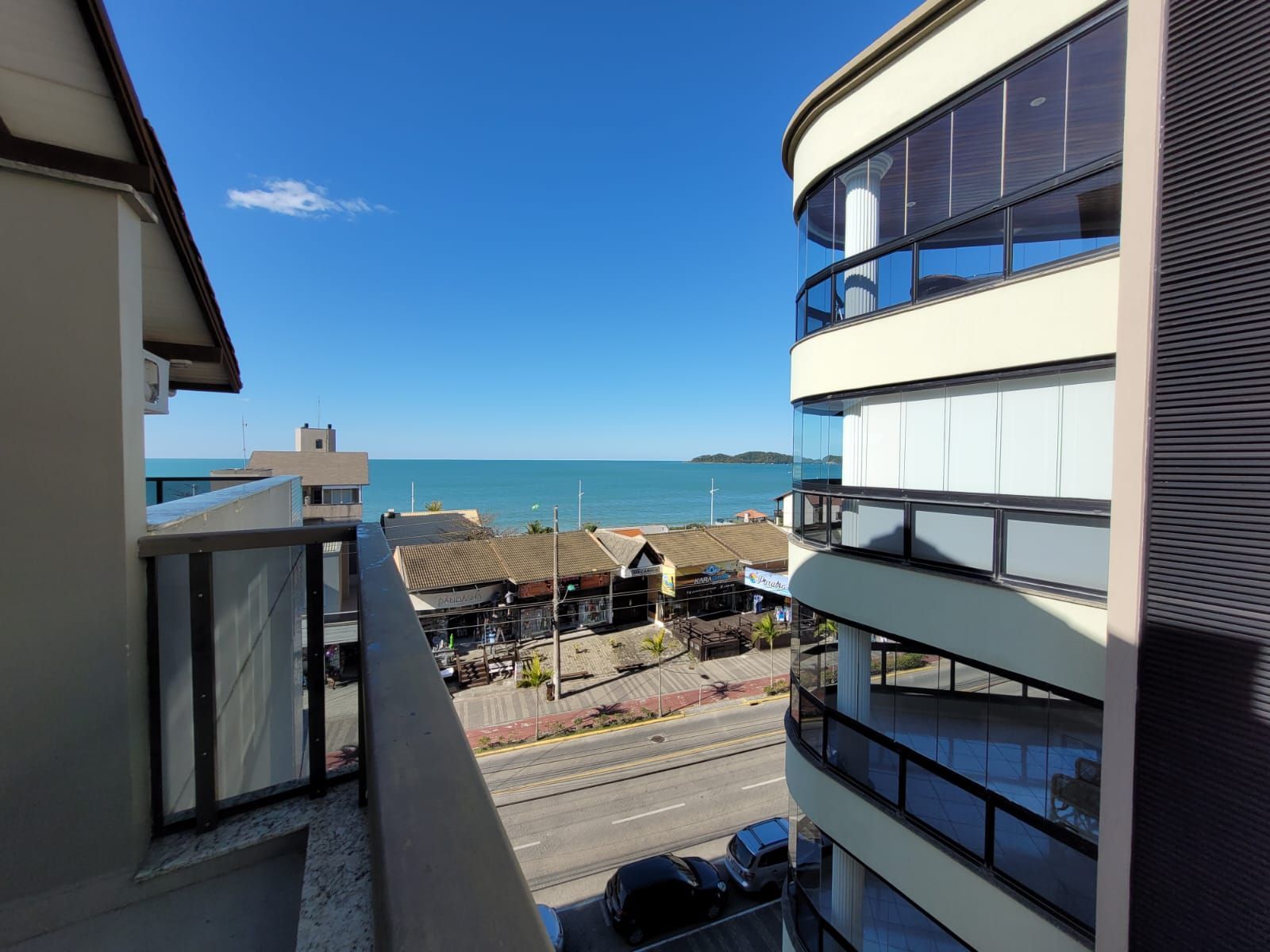 Apartamento para alugar  no Bombas - Bombinhas, SC. Imóveis