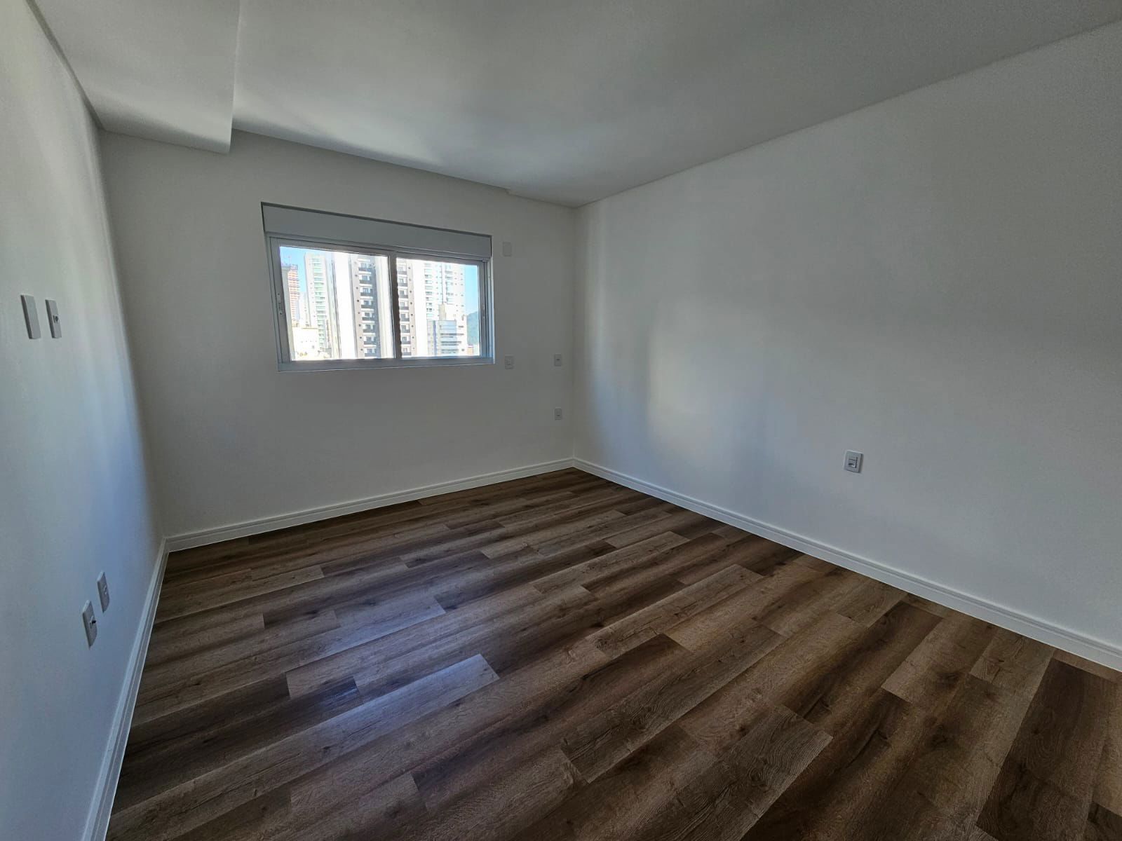 SUITE4.jpg-name-0aa6775de564b0a88c42ca9815823726a3163b0ec9ad4785b95590fc84c2634a.jpg