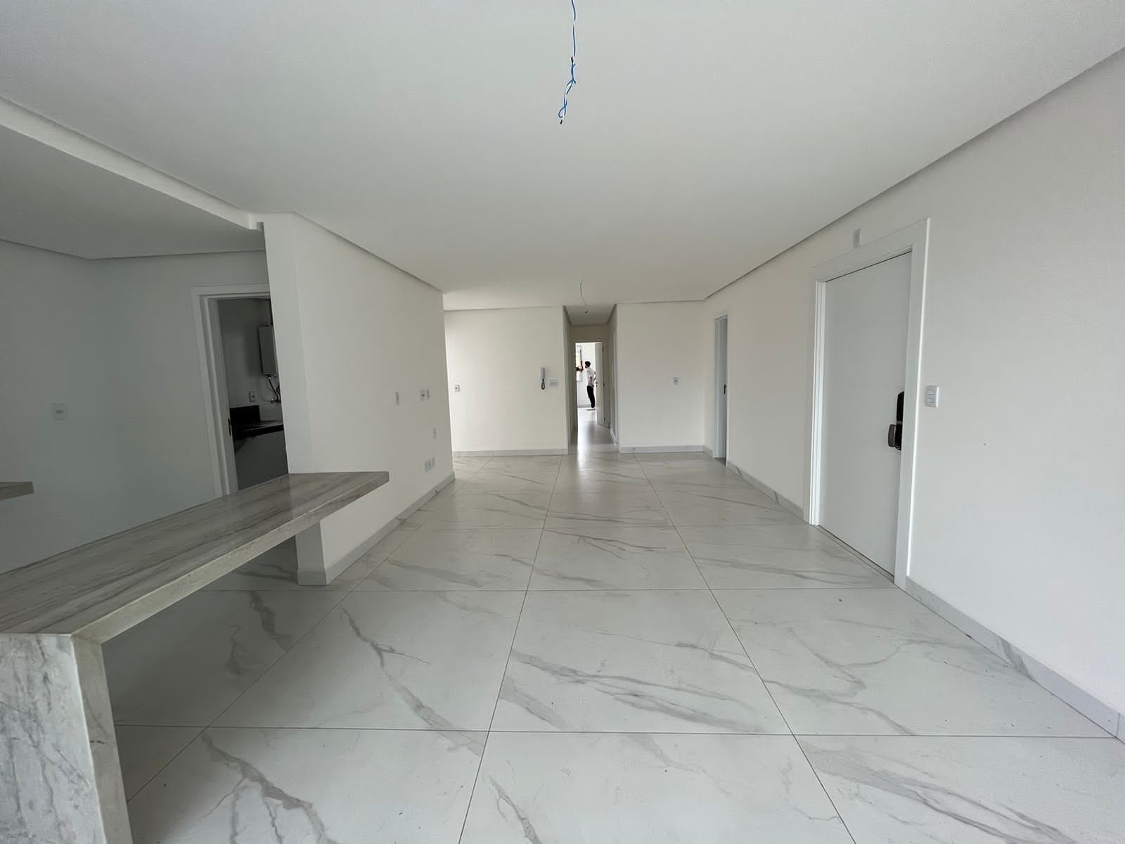 Apartamento à venda com 3 quartos, 181m² - Foto 2