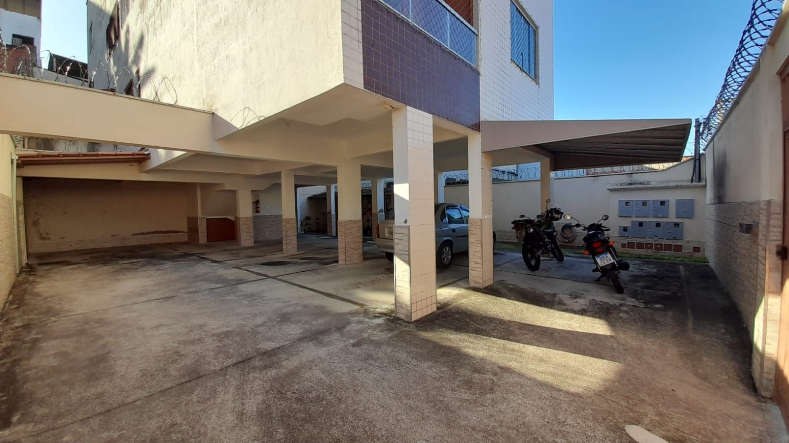 Apartamento à venda com 2 quartos, 72m² - Foto 2