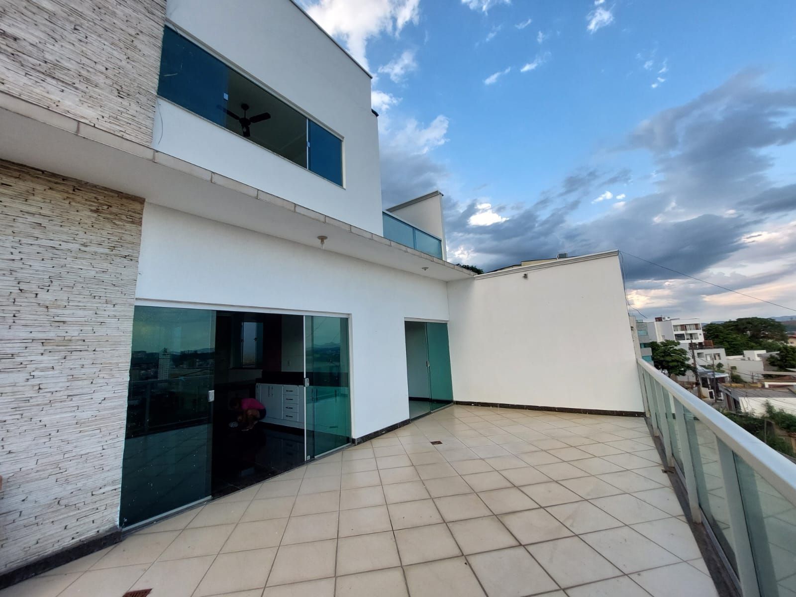 Casa à venda com 3 quartos, 240m² - Foto 2