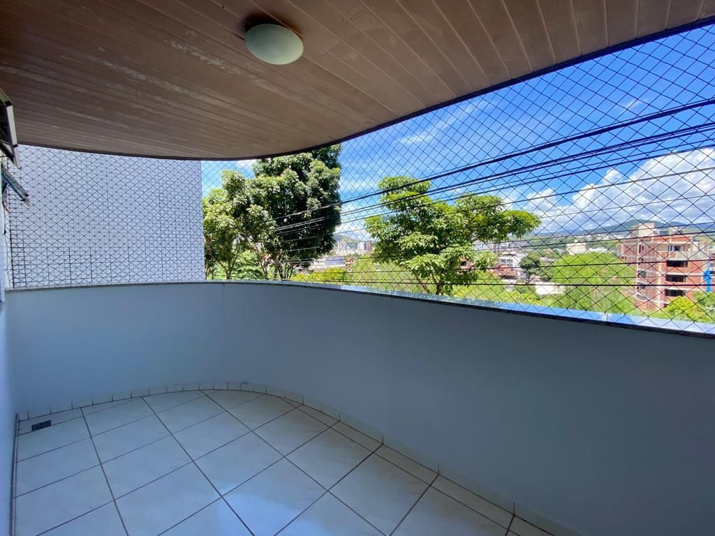 Apartamento à venda com 3 quartos, 142m² - Foto 2