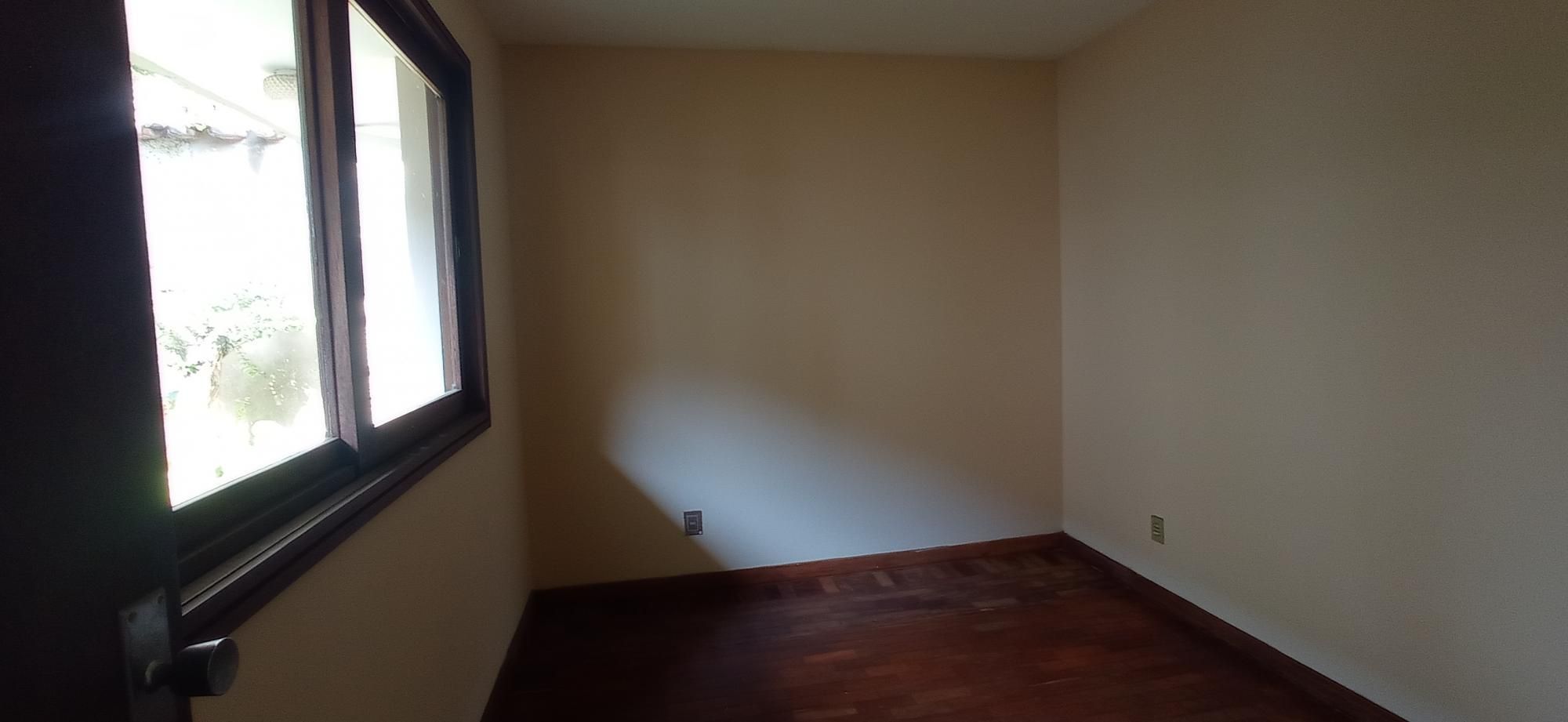 Casa à venda com 6 quartos, 300m² - Foto 17