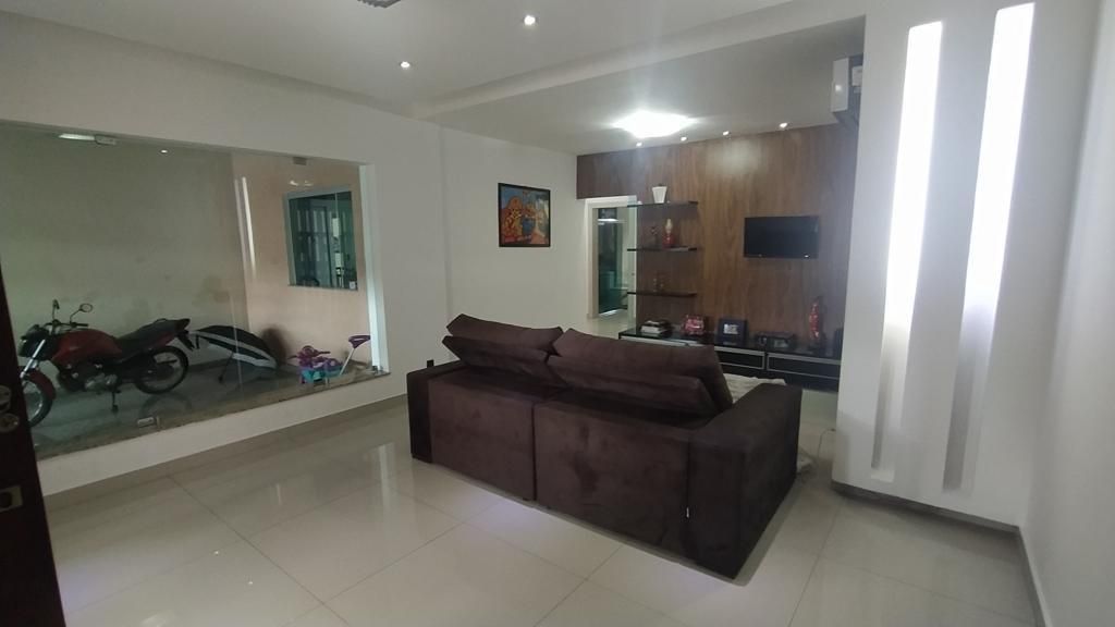 Casa à venda com 4 quartos, 220m² - Foto 3