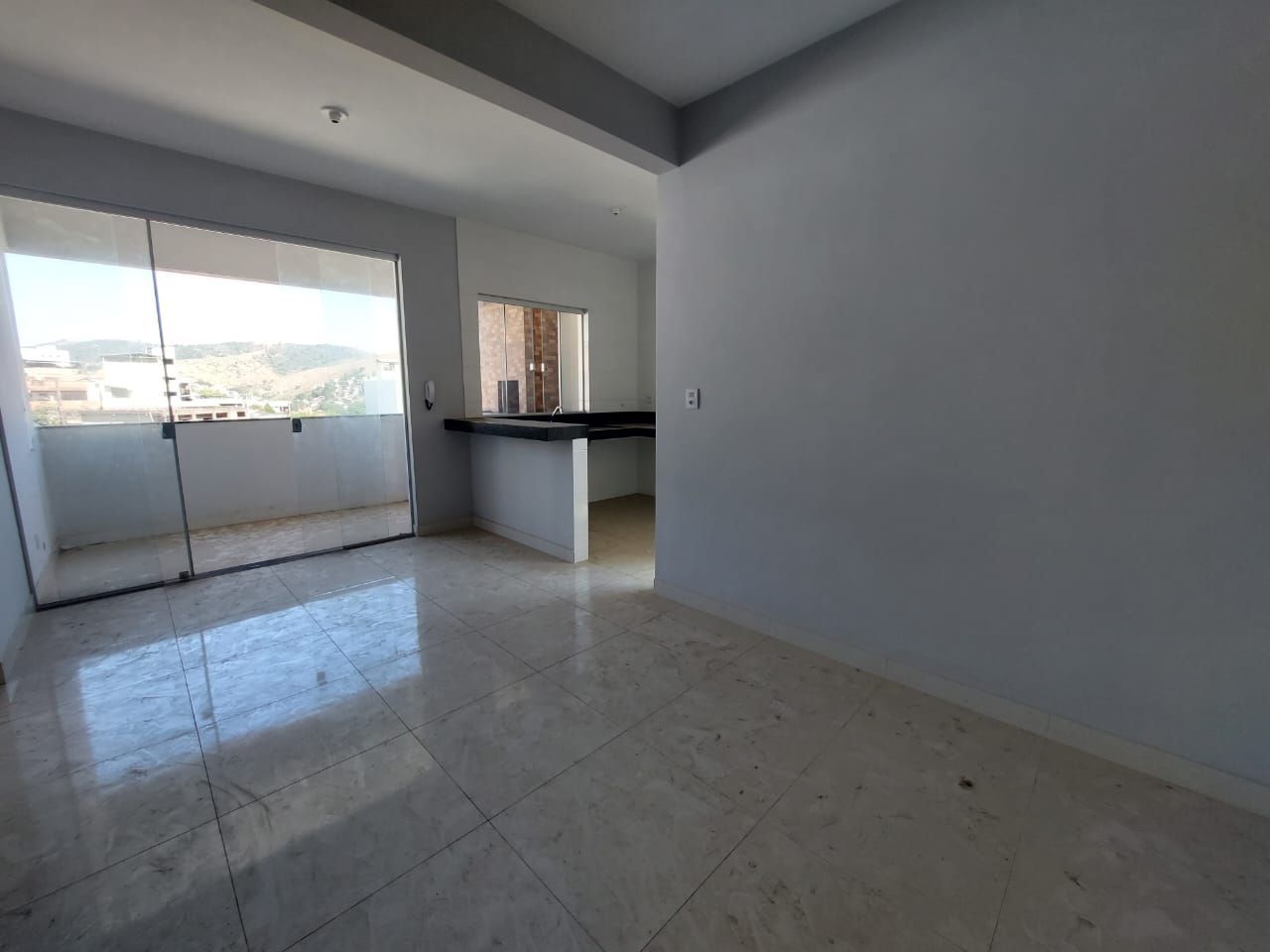 Apartamento à venda com 2 quartos, 70m² - Foto 2