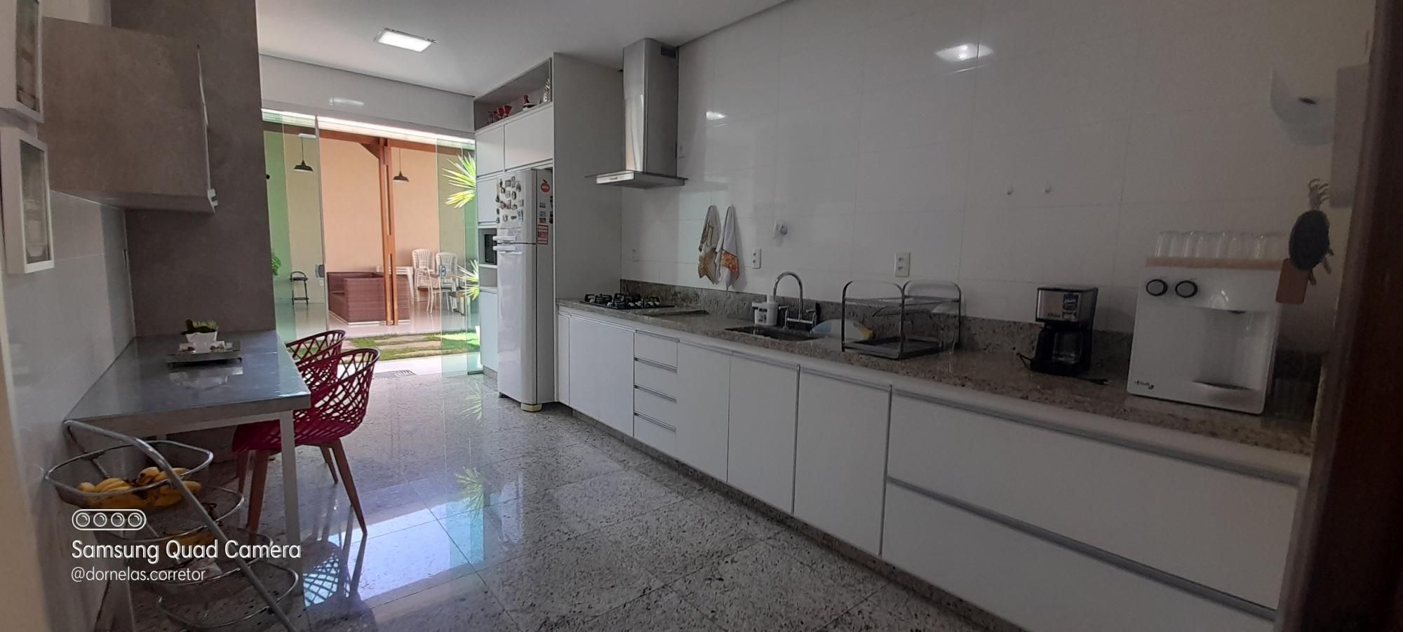 Casa à venda com 3 quartos, 250m² - Foto 4