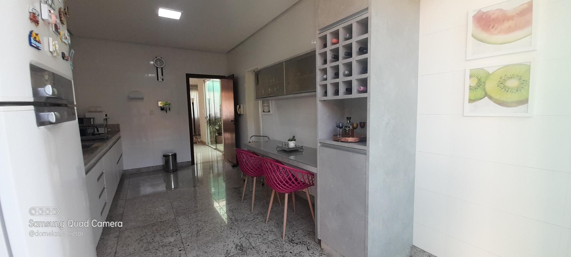 Casa à venda com 3 quartos, 250m² - Foto 5