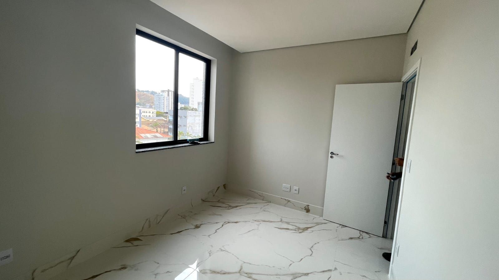 Apartamento à venda com 3 quartos, 142m² - Foto 12