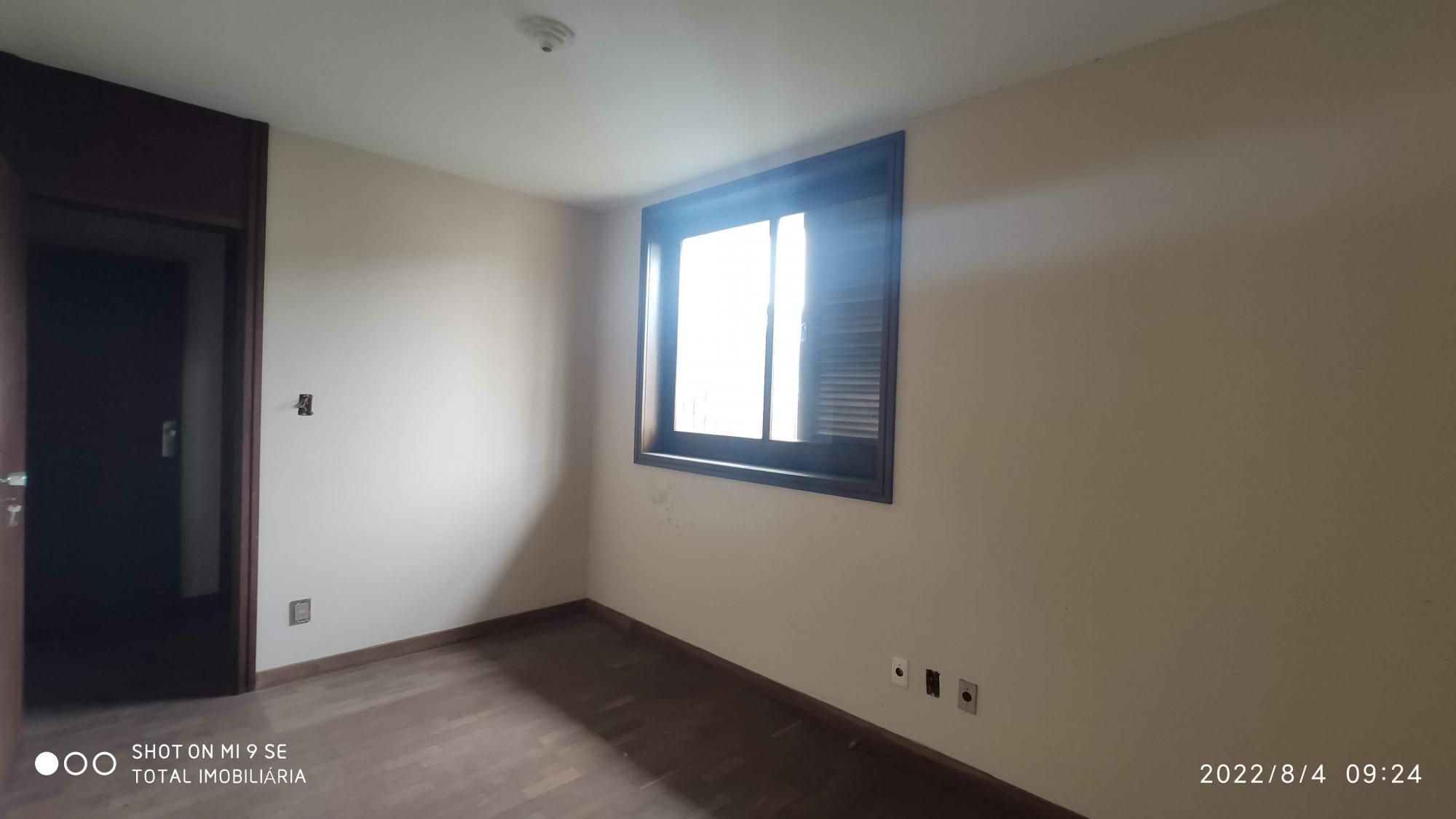 Casa à venda com 6 quartos, 300m² - Foto 26