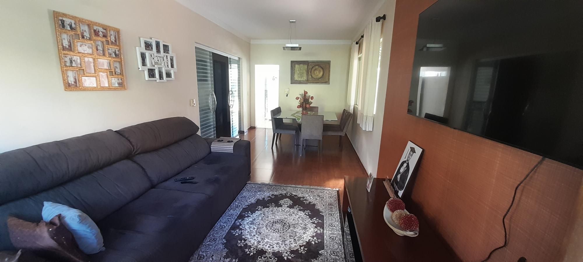 Casa à venda com 3 quartos, 140m² - Foto 1