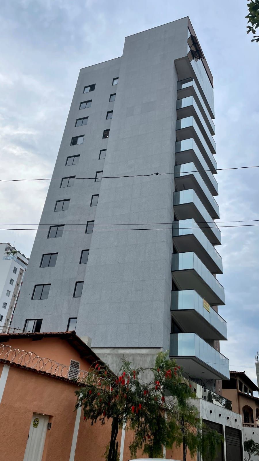 Apartamento à venda com 3 quartos, 142m² - Foto 2