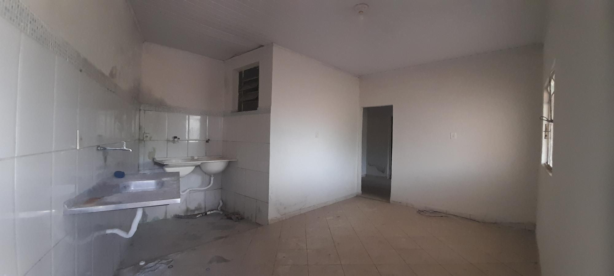 Casa à venda com 2 quartos, 60m² - Foto 4