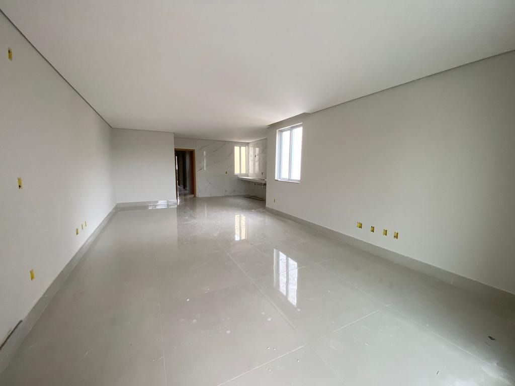 Apartamento à venda com 3 quartos, 151m² - Foto 4