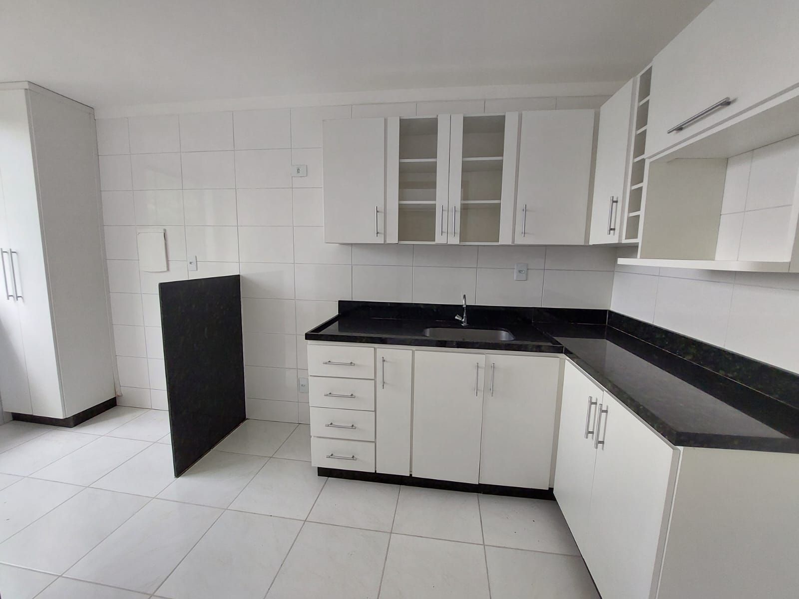 Apartamento à venda com 3 quartos, 87m² - Foto 2