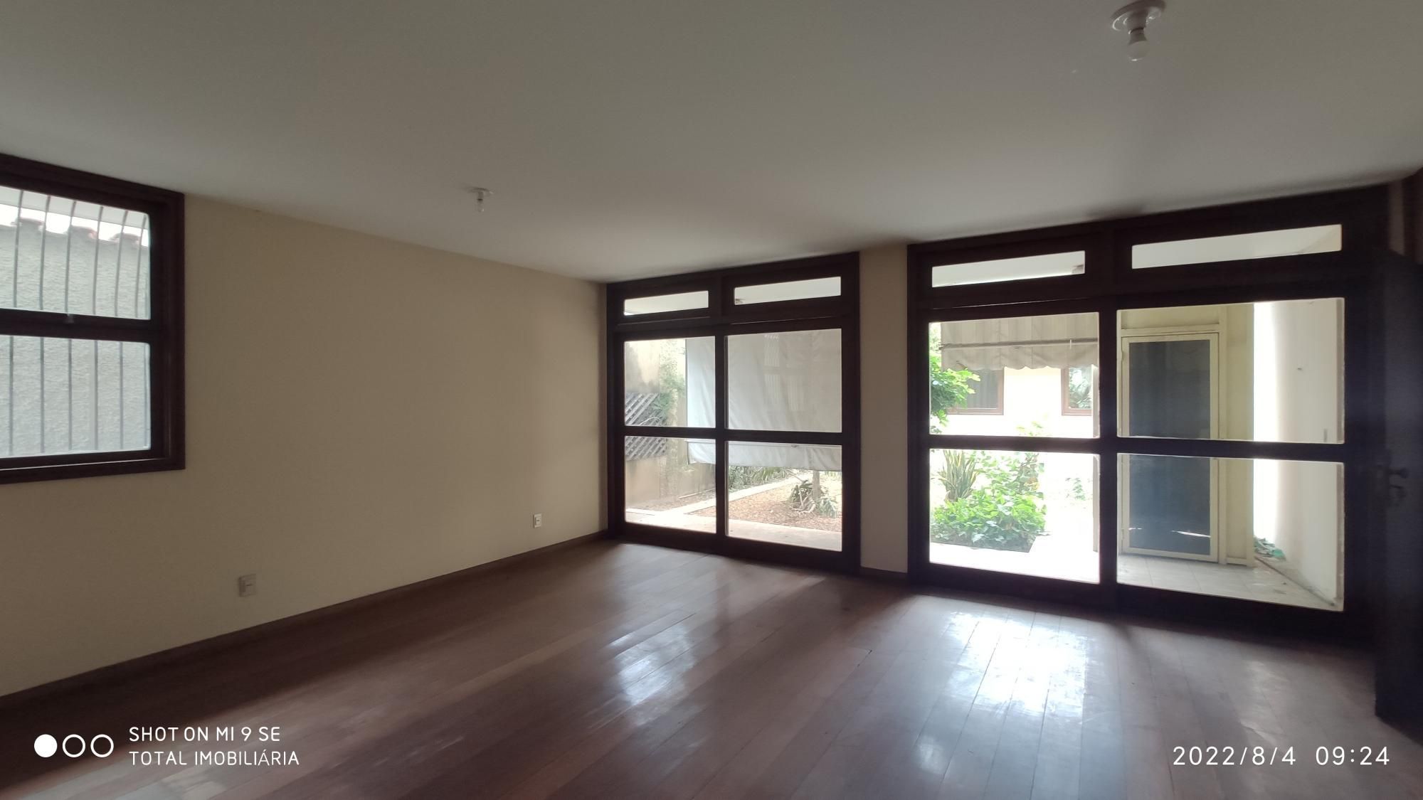 Casa à venda com 6 quartos, 300m² - Foto 25