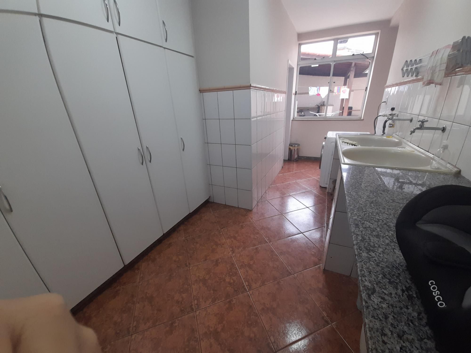 Casa à venda com 4 quartos, 325m² - Foto 8