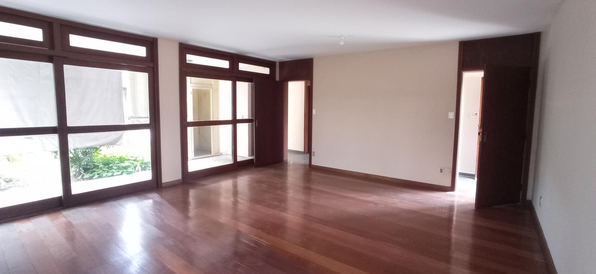 Casa à venda com 6 quartos, 300m² - Foto 11