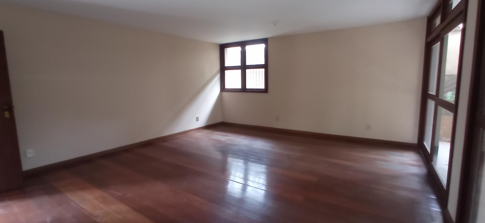 Casa à venda com 6 quartos, 300m² - Foto 12