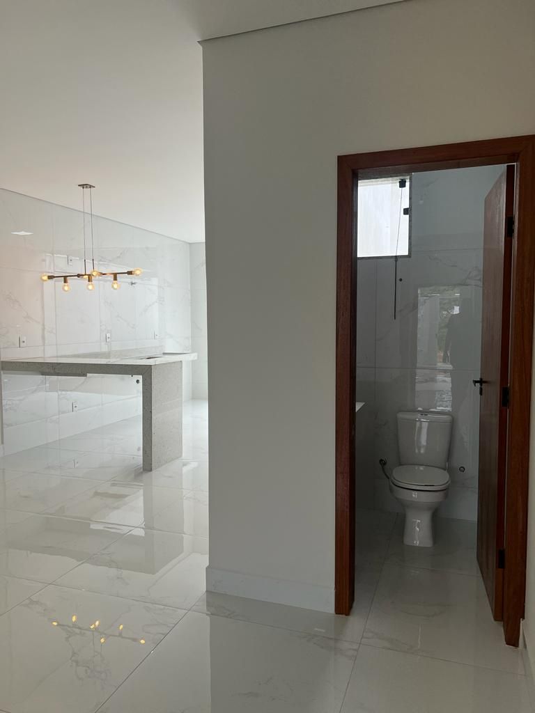 Casa à venda com 3 quartos, 160m² - Foto 2