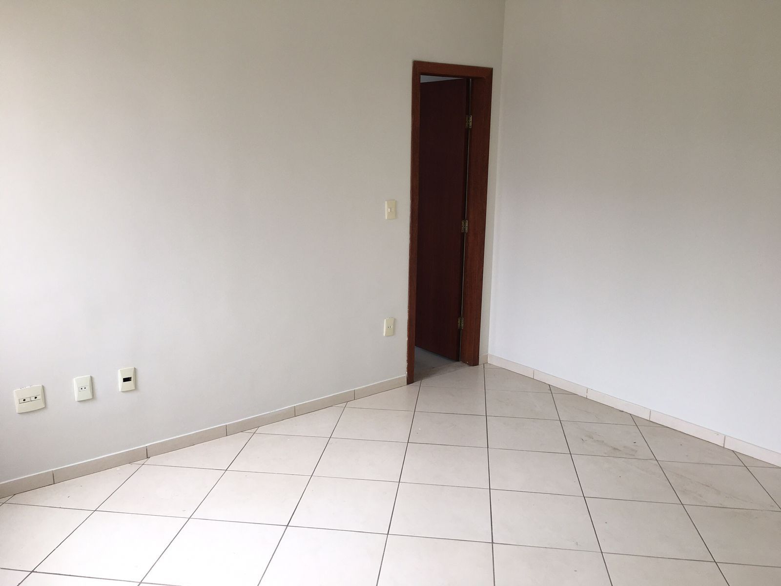 Apartamento à venda com 3 quartos, 111m² - Foto 2