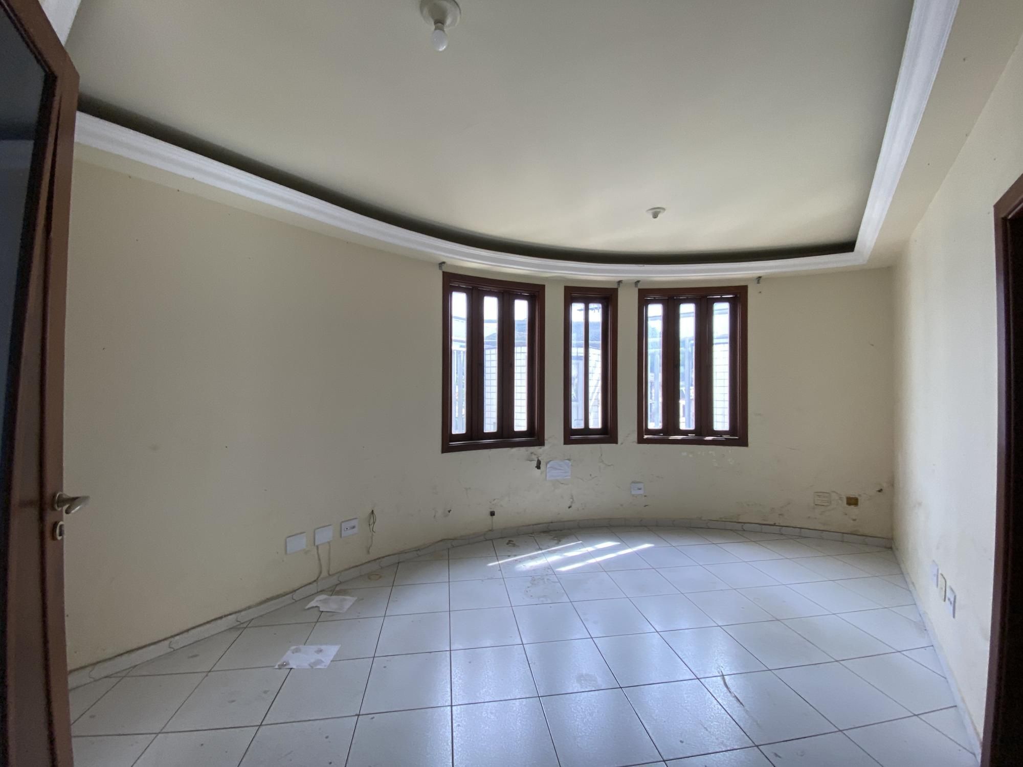 Casa à venda e aluguel com 4 quartos, 550m² - Foto 3