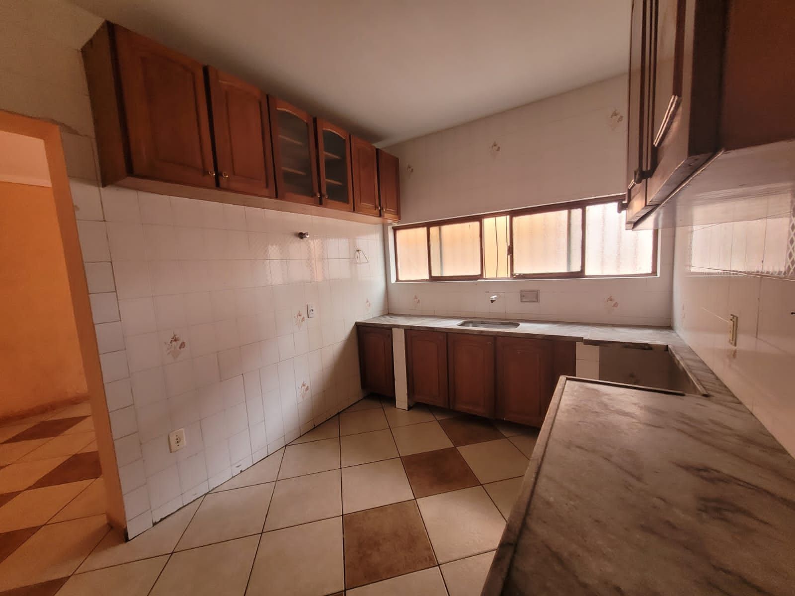 Casa à venda com 3 quartos, 225m² - Foto 2