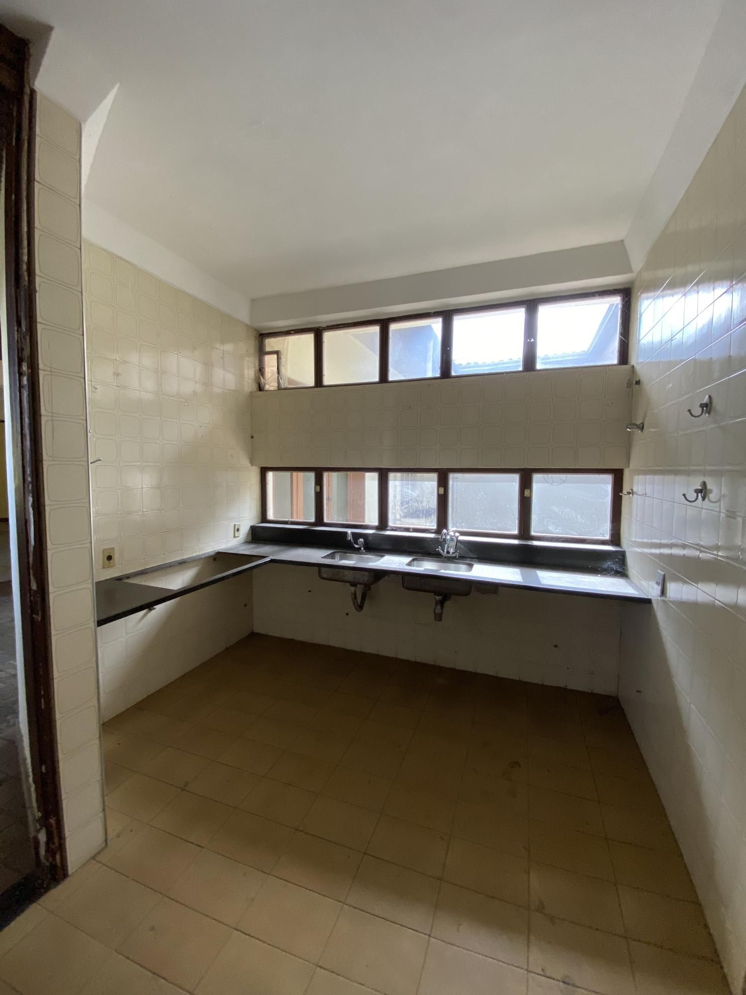 Casa à venda com 4 quartos, 350m² - Foto 14