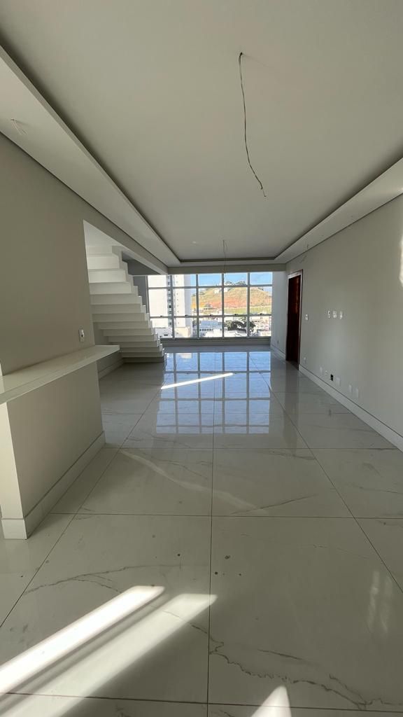 Cobertura à venda com 3 quartos, 300m² - Foto 1