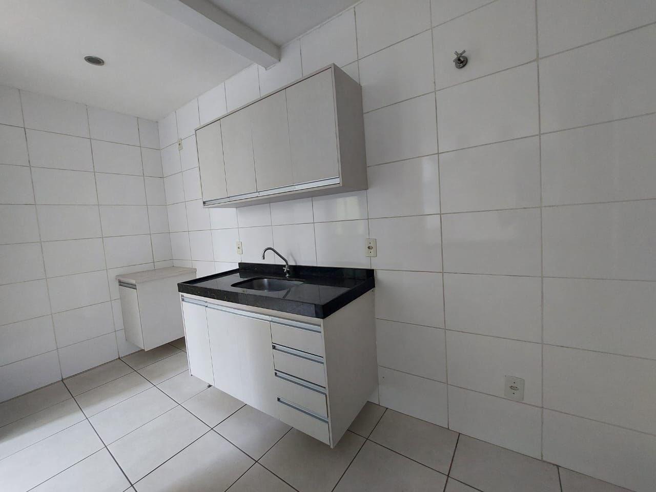 Apartamento à venda com 3 quartos, 86m² - Foto 2