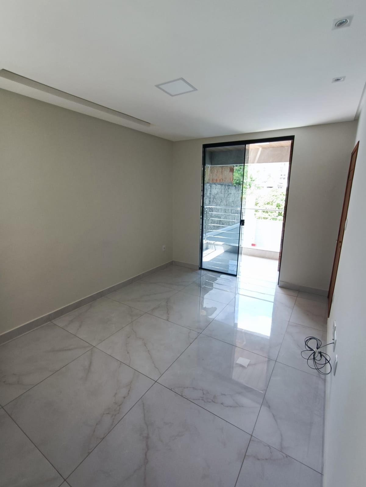 Apartamento à venda com 2 quartos, 75m² - Foto 4