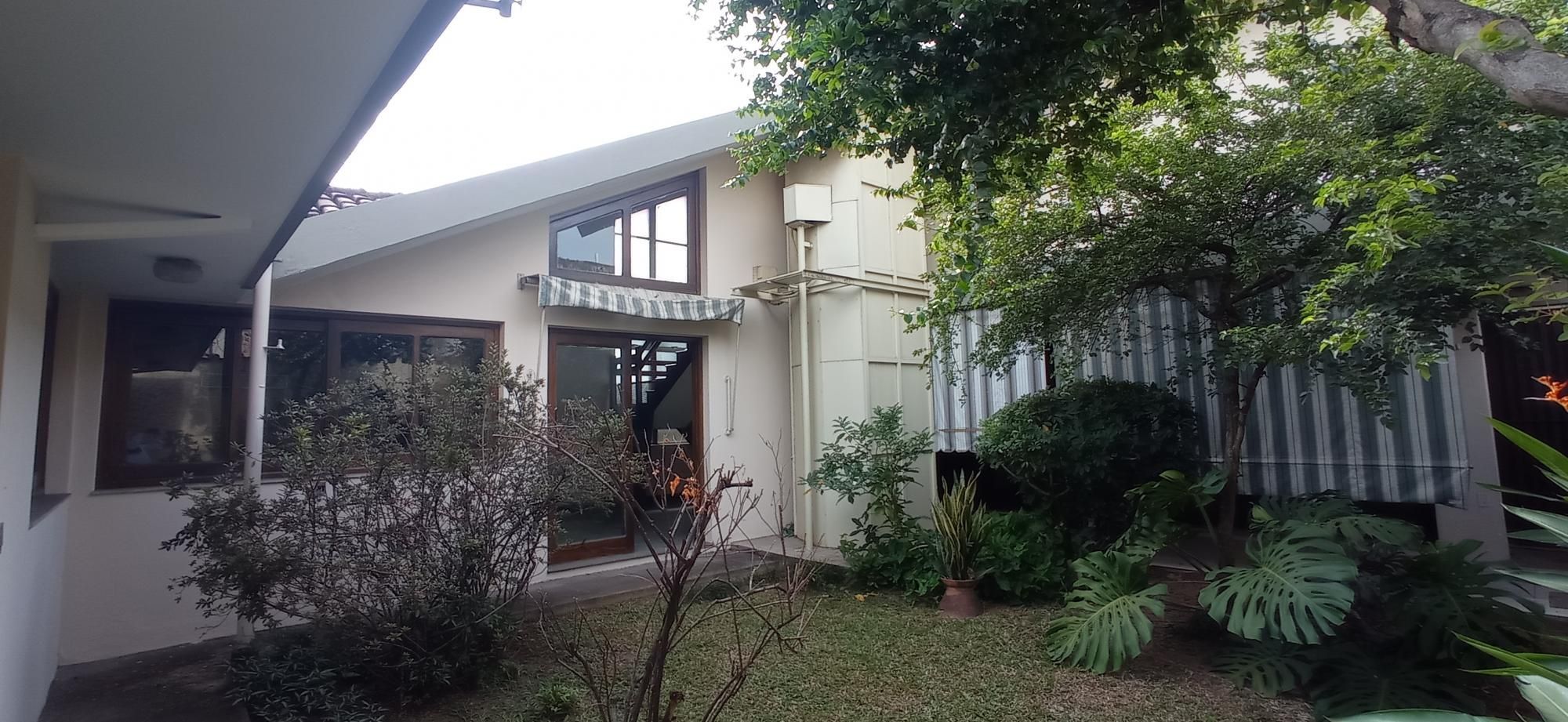 Casa à venda com 6 quartos, 300m² - Foto 6