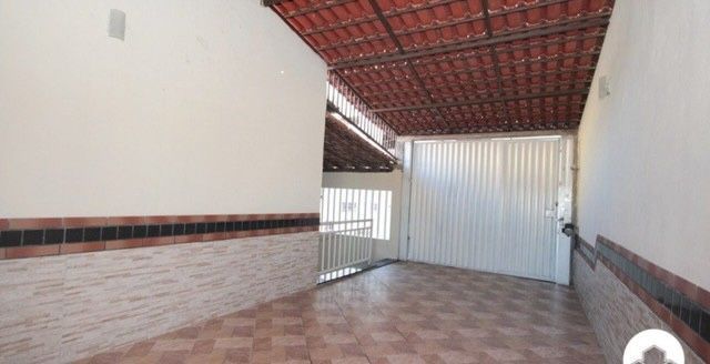 Casa à venda com 3 quartos, 208m² - Foto 2