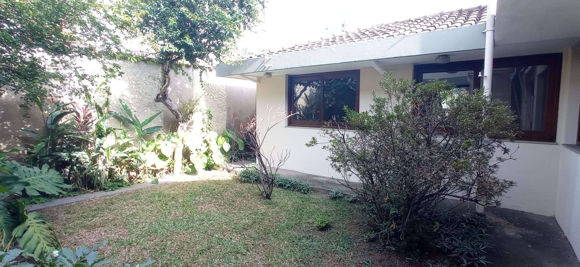 Casa à venda com 6 quartos, 300m² - Foto 19