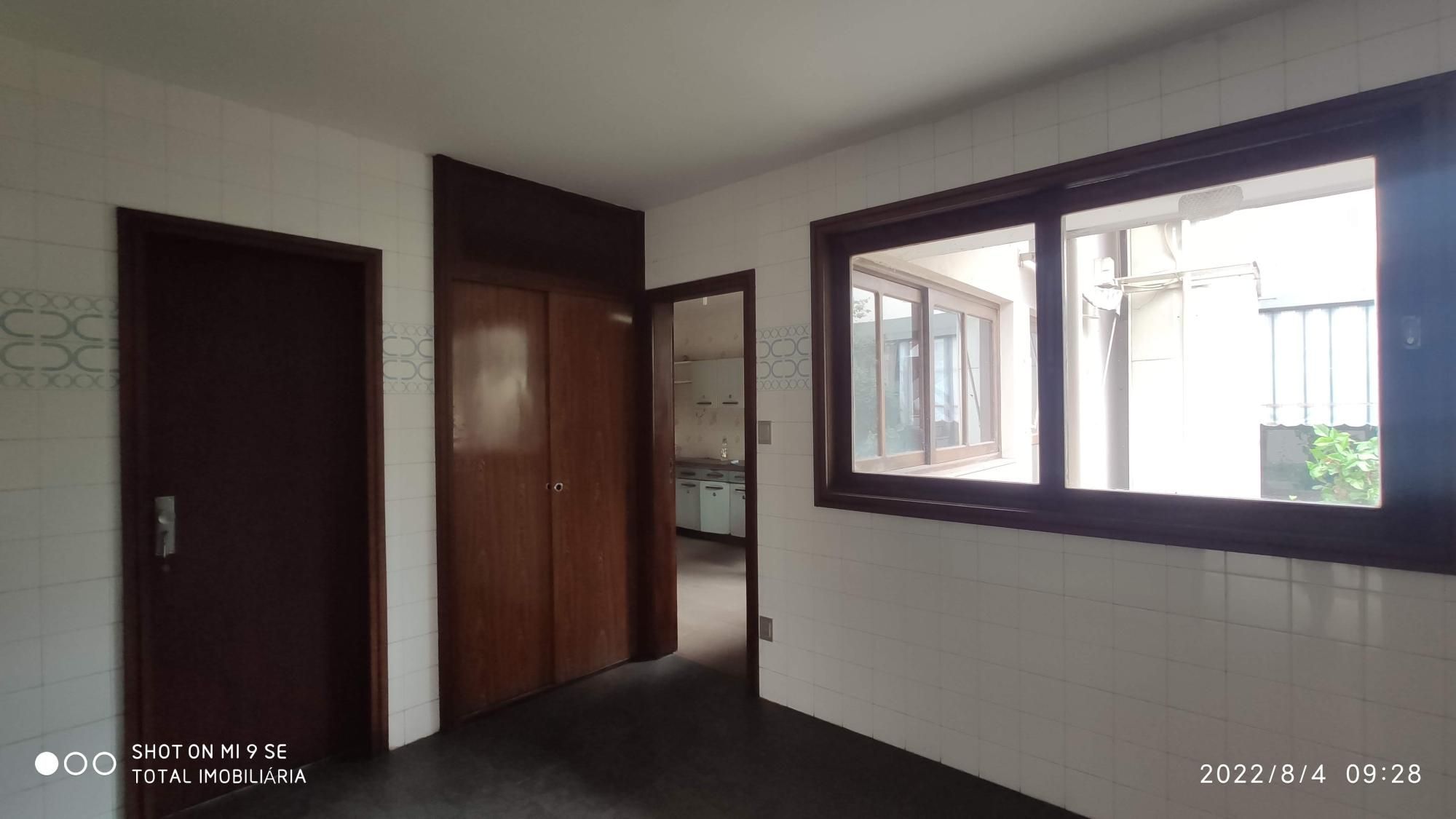 Casa à venda com 6 quartos, 300m² - Foto 33