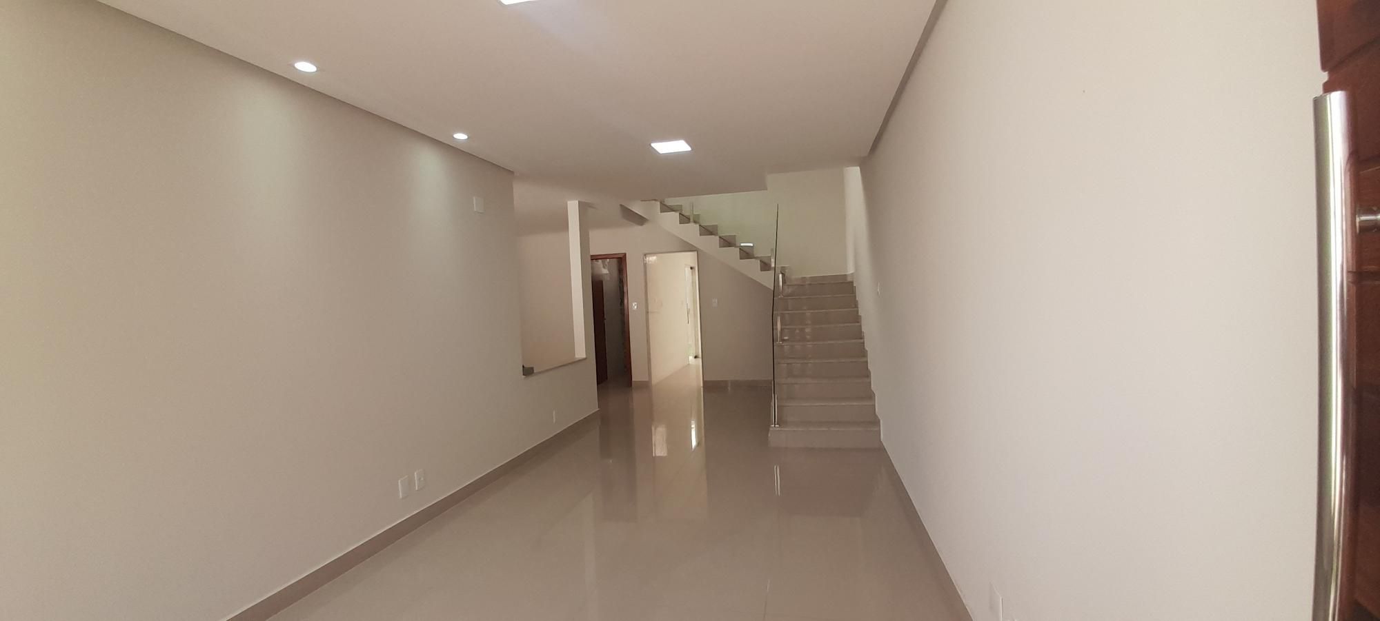 Casa à venda e aluguel com 3 quartos, 205m² - Foto 3