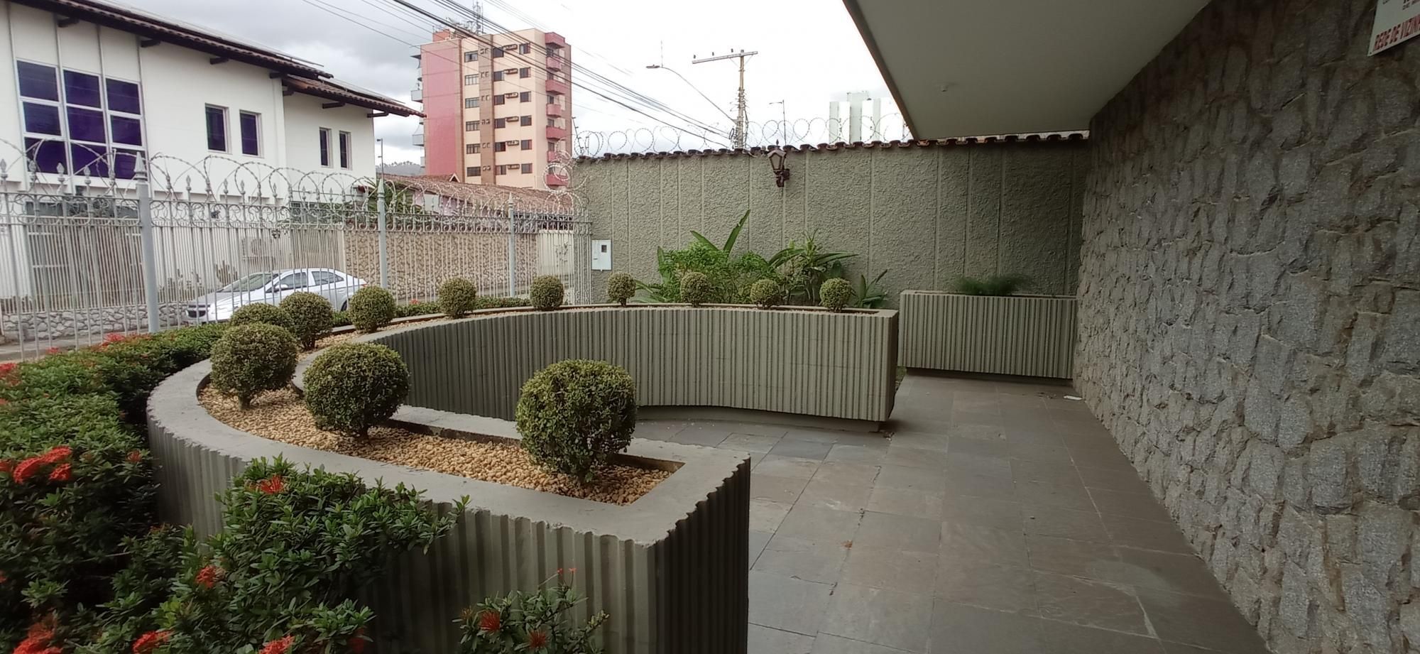 Casa à venda com 6 quartos, 300m² - Foto 4